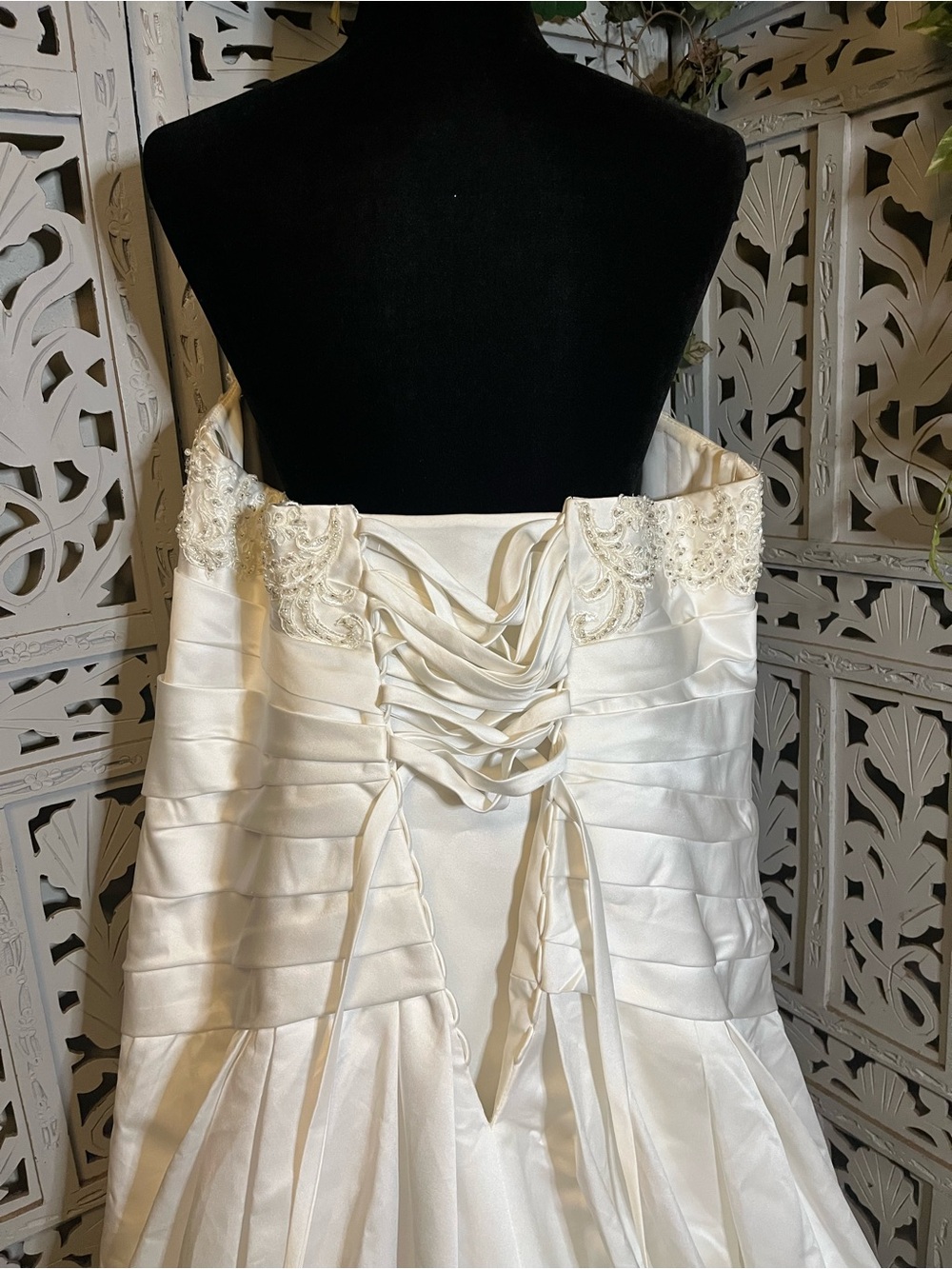 DAVIDS BRIDAL WHITE GLOSSY SATIN & SPARKLY SWEETHEART BUST WEDDING DRESS GOWN - Picture 6 of 14